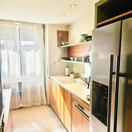 Convenient Near The Main Train Station Apartman *